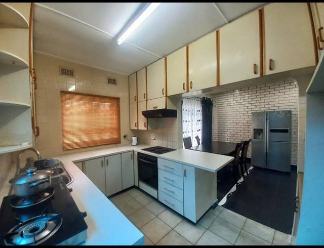 3 BEDROOM HOUSE FOR SALE IN YELLOWWOOD PARK